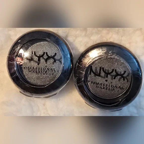 NYX Makeup, Kendall + Kylie Pouch With Makeup Accessories - Picture 7 of 14